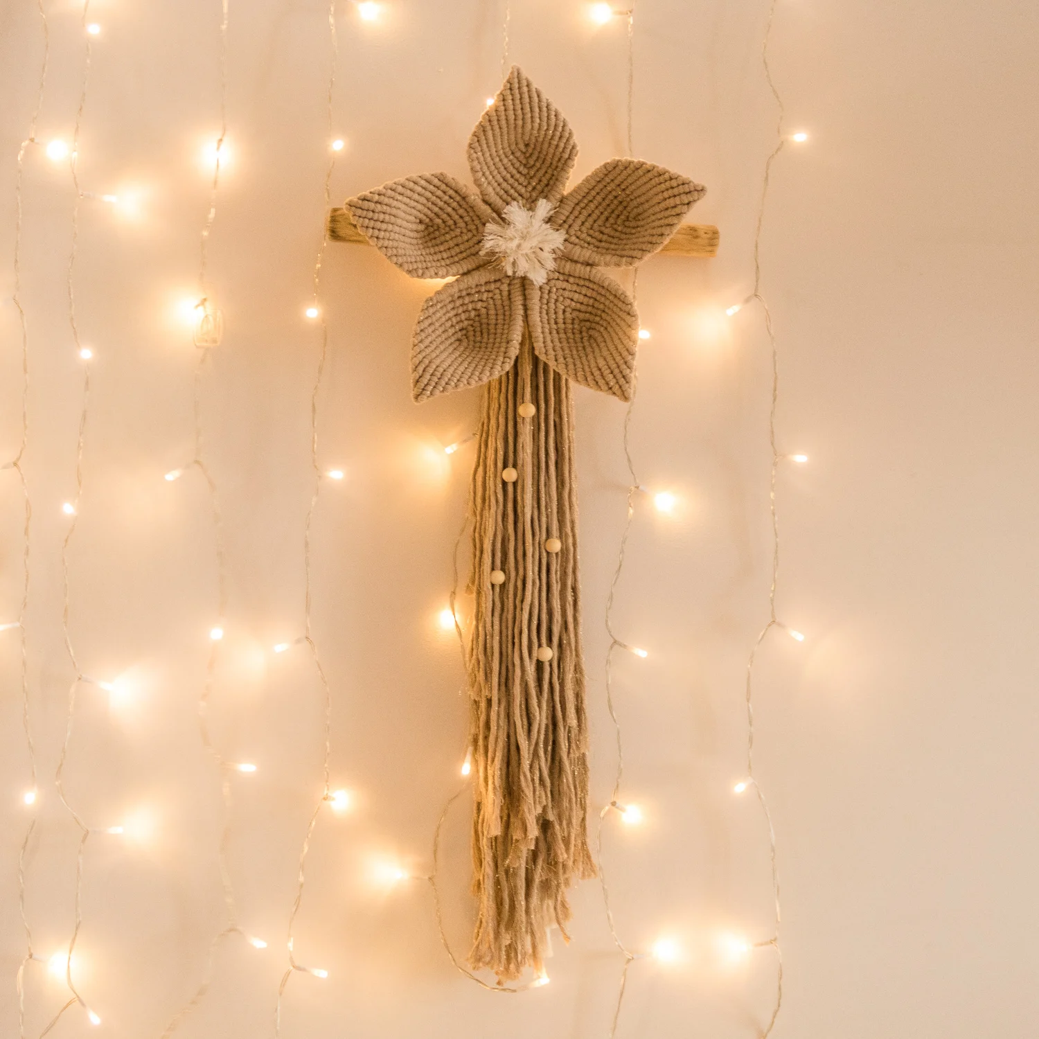 Makramowy kwiat edycja świąteczna piasek/złoto