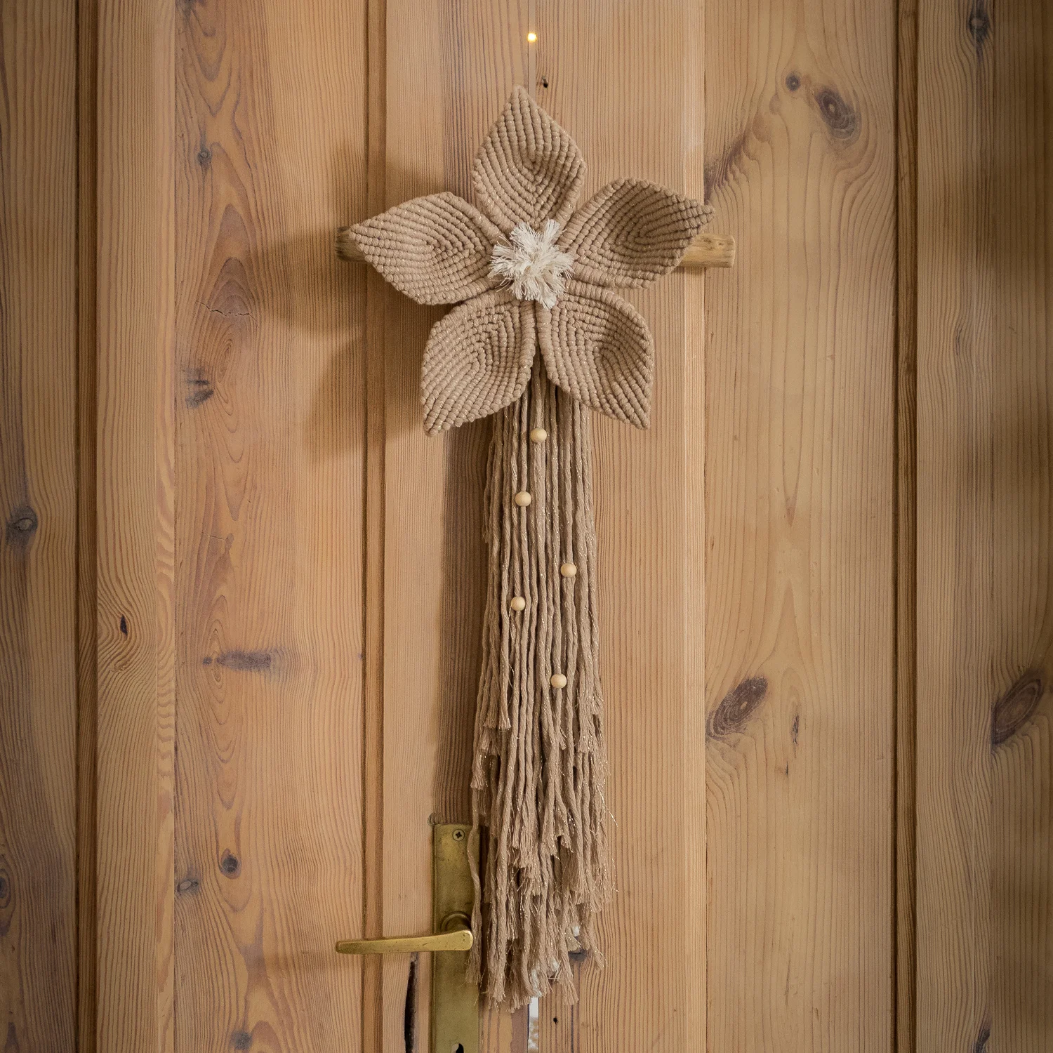 Makramowy kwiat edycja świąteczna piasek/złoto